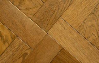 Brondello Erminio: Pavimenti in legno antico di recupero, realizzati a mano.